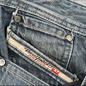 DIESEL JEANS Perfect Condition, ITALIAN Men's Dark Denim Diesel Shazor W30L32